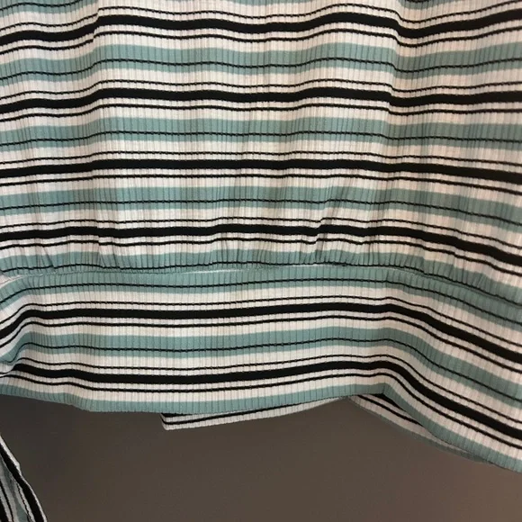 Cotton Bleu Striped Wrap Top - Green White Black Size Large NWOT - Picture 7 of 8